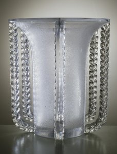 Marignane Vase，1936年（压模玻璃）